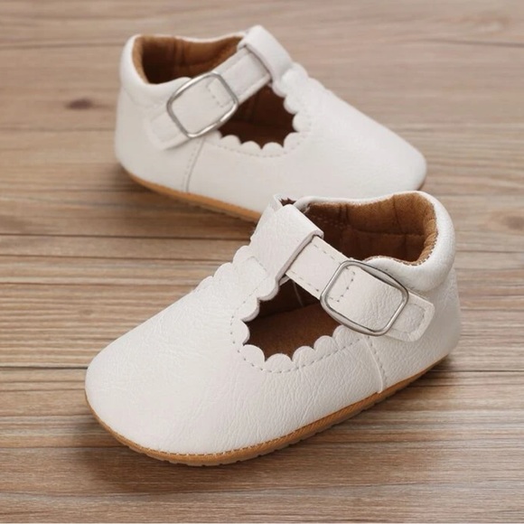 Baby girl / toddler girls Scallop Trim classic Mary Jane Flats - Picture 7 of 10